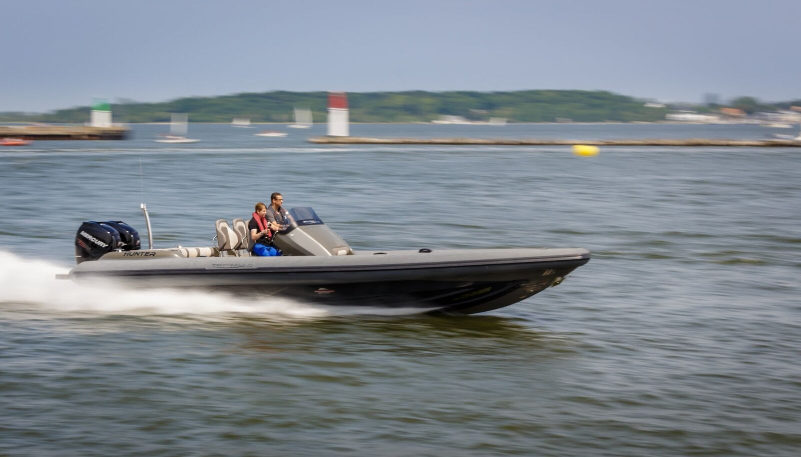 Canon EOS 700D (EOS Rebel T5i / EOS Kiss X7i) sample photo. Fast, ps, boat photography