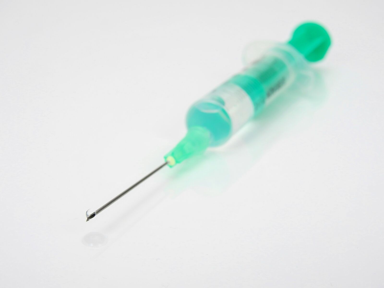 Nikon Coolpix P900 sample photo. Syringe, needle, disposable syringe photography
