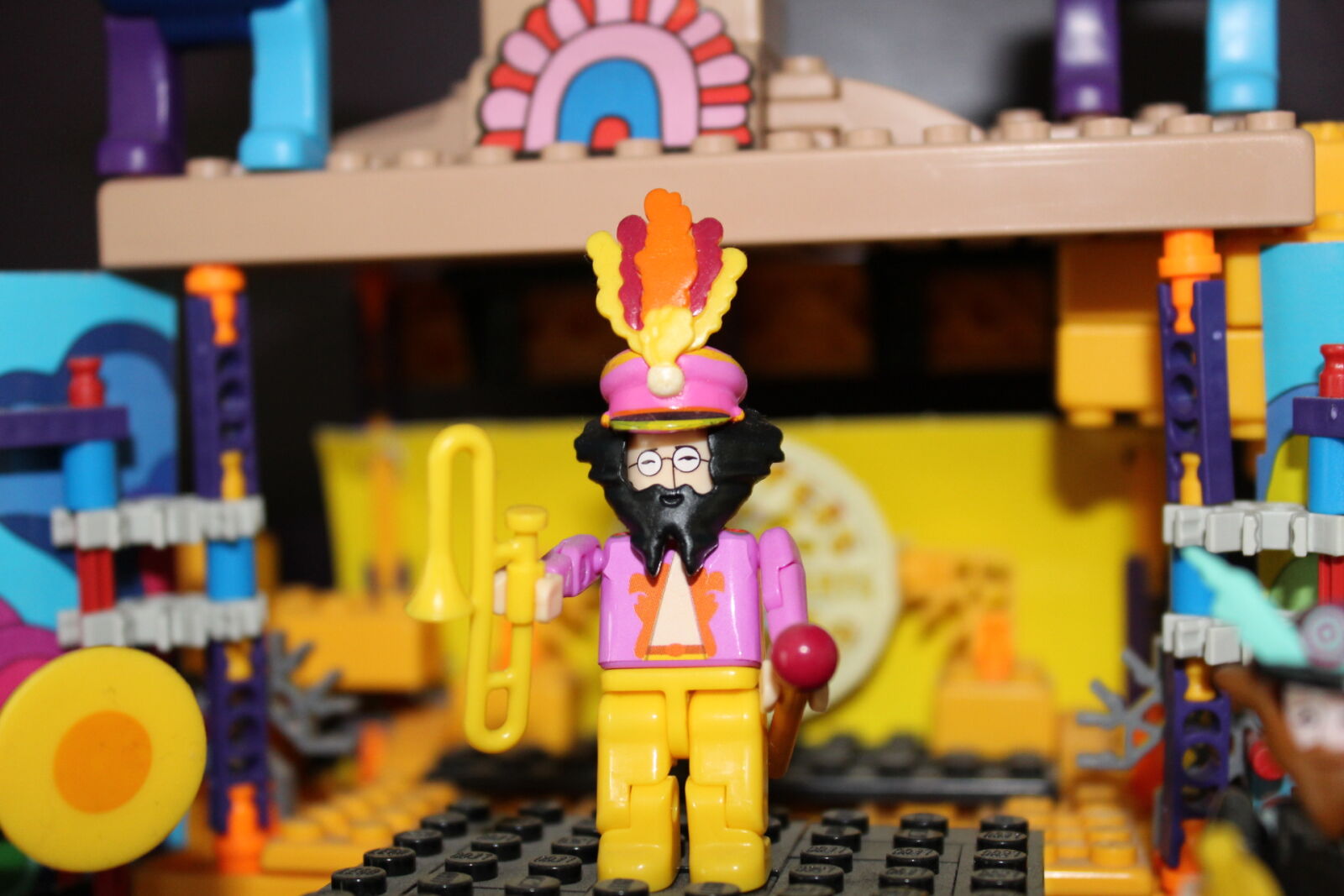 Canon EOS 1300D (EOS Rebel T6 / EOS Kiss X80) sample photo. Lennon, yellow, submarine photography