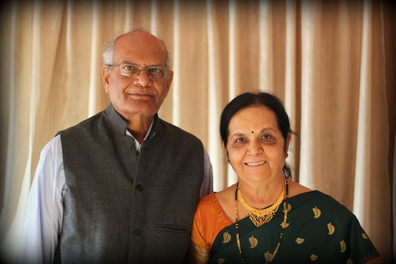 Canon EOS 550D (EOS Rebel T2i / EOS Kiss X4) sample photo. Indian, couple, old photography
