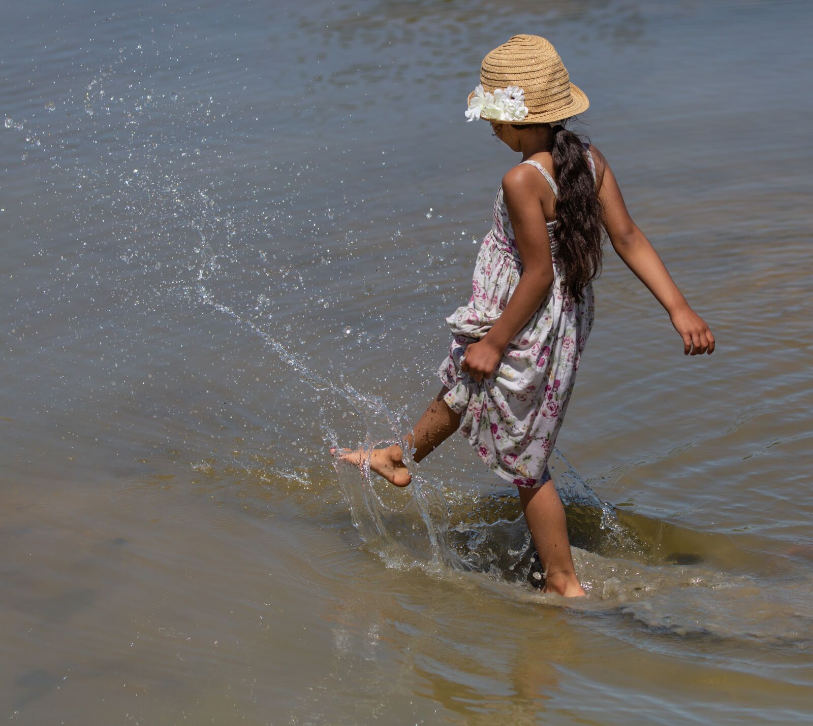 Canon EOS 5D Mark III sample photo. Young girl splashing, vintage photography