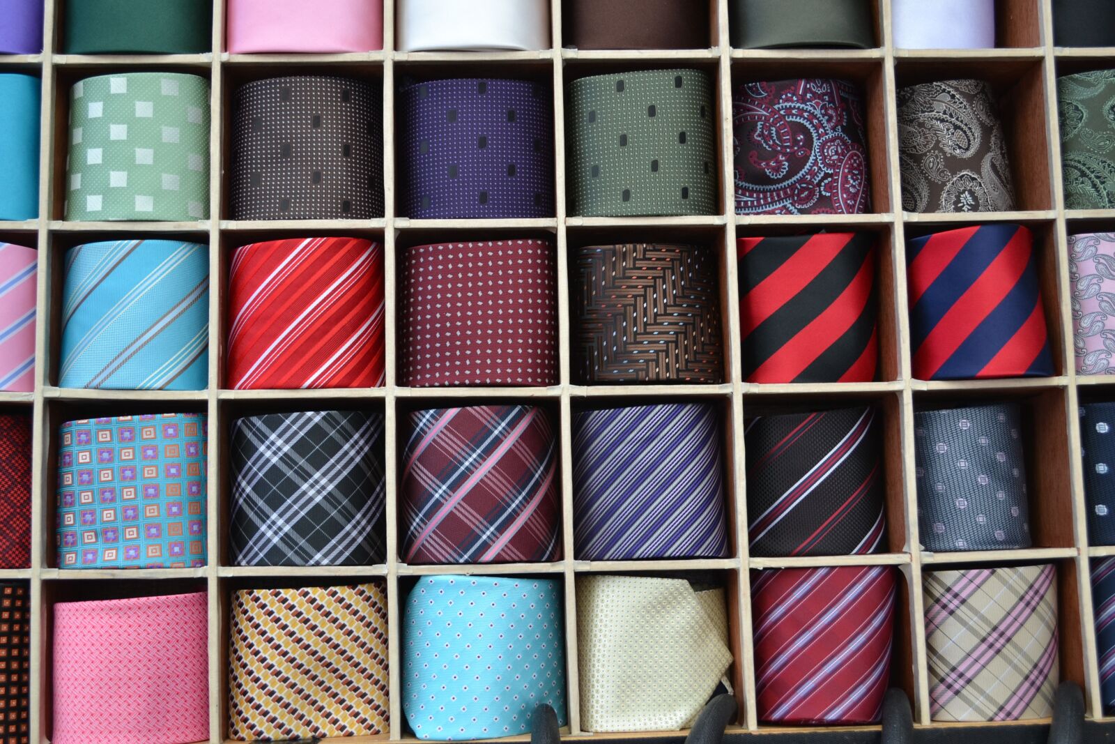 Nikon D3100 sample photo. Silk tie, sales man photography