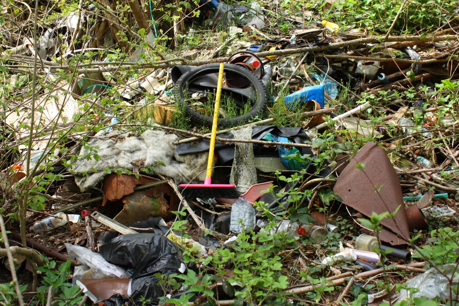 Canon EOS 450D (EOS Rebel XSi / EOS Kiss X2) sample photo. Waste, nature, discharge photography