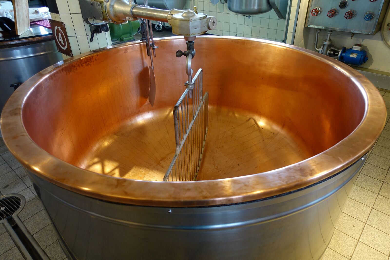 Sony Cyber-shot DSC-RX100 IV sample photo. Cheese kettle, boiler, cheese photography