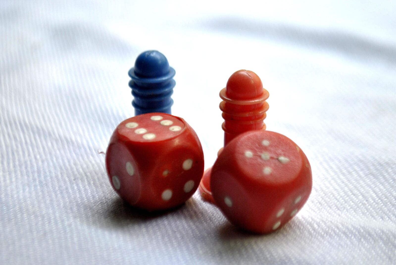Nikon D3000 sample photo. Dice, game, toys, plastic photography