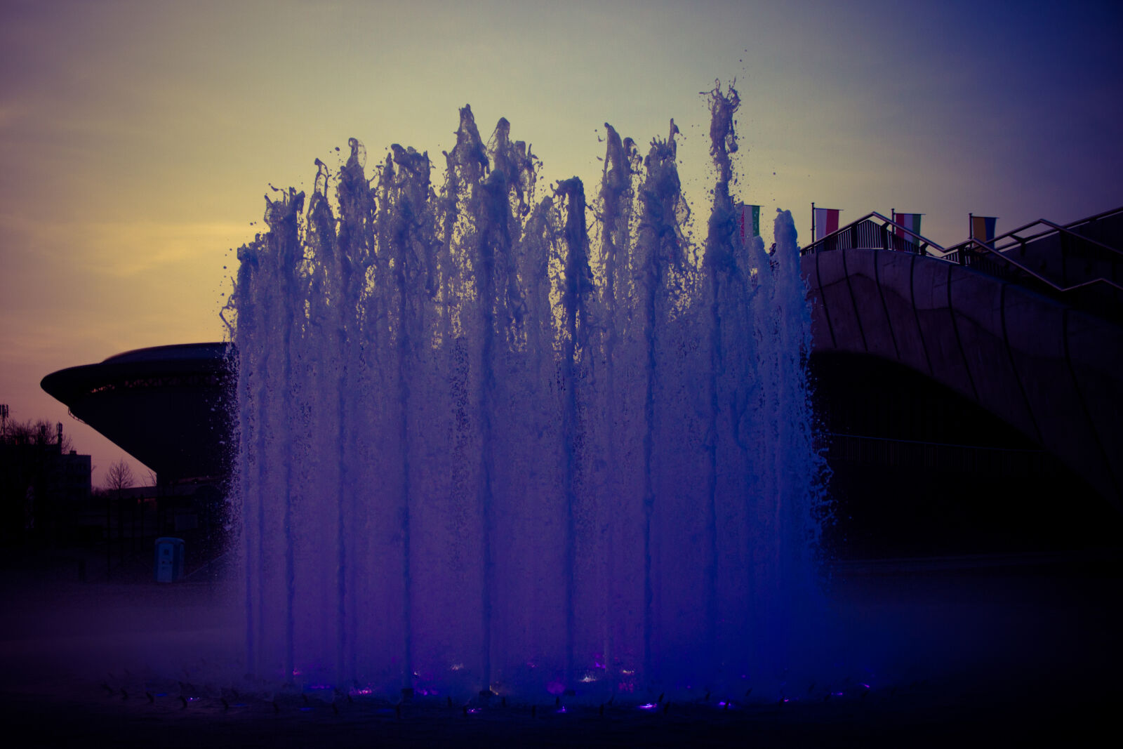 Canon EOS 600D (Rebel EOS T3i / EOS Kiss X5) sample photo. Fountain, katowice, spodek, water photography