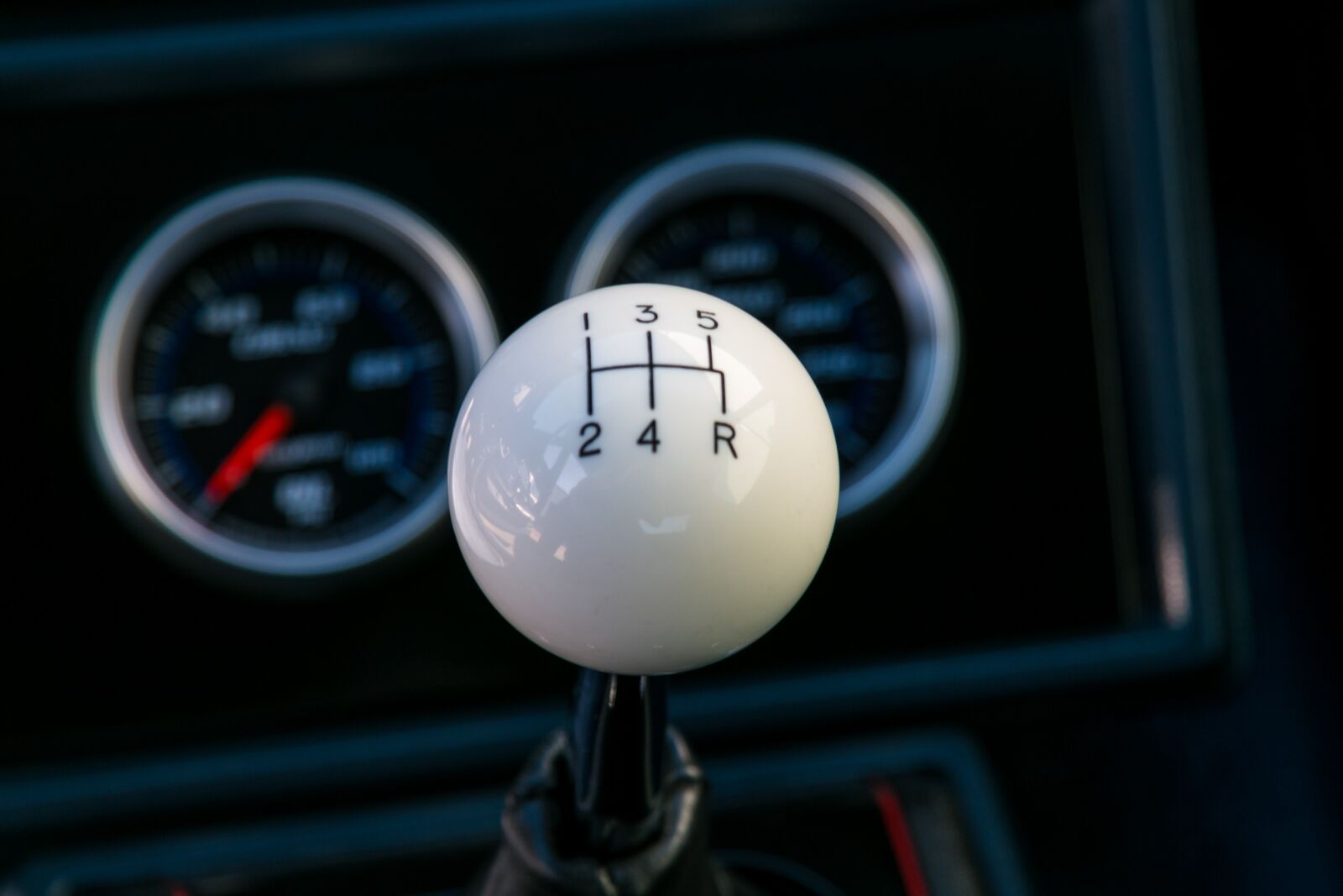 Canon EF-S 17-85mm F4-5.6 IS USM sample photo. Shift, knob, 5 speed photography