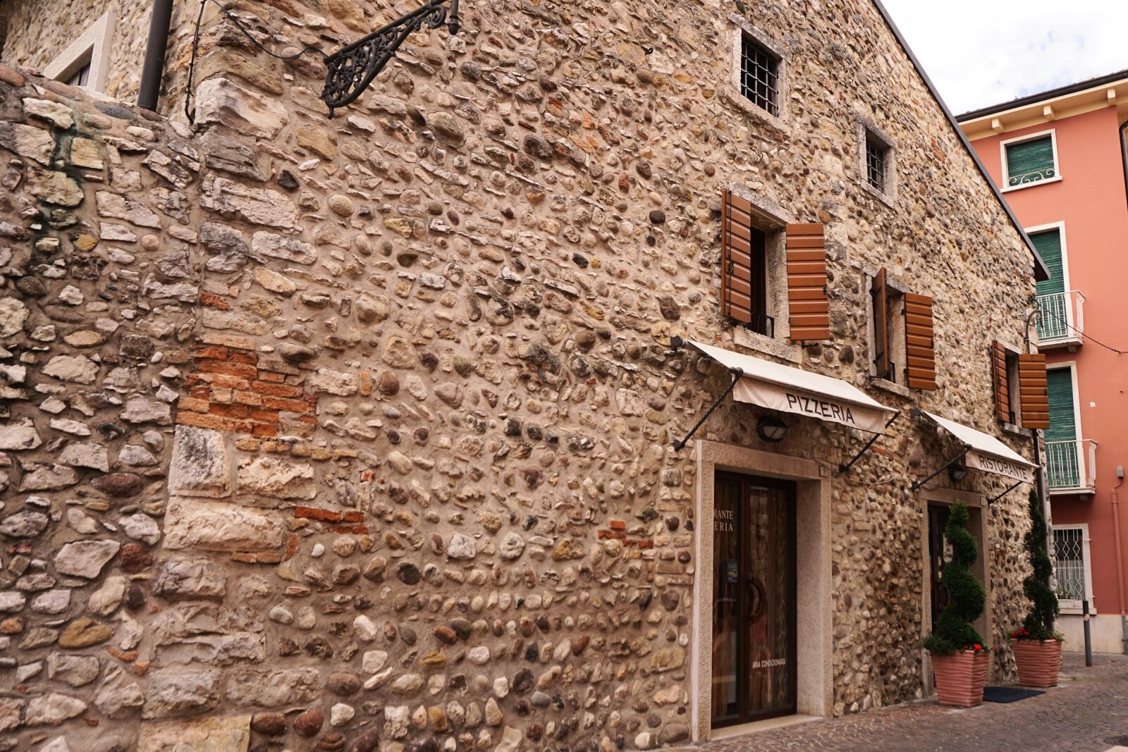 Sony a6000 sample photo. House, pizzeria, italy photography