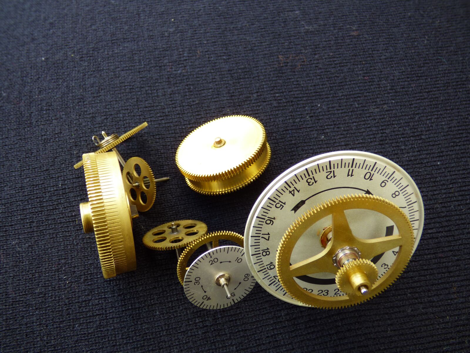 Panasonic Lumix DMC-FZ70 sample photo. Gears, bronze, mechanical photography