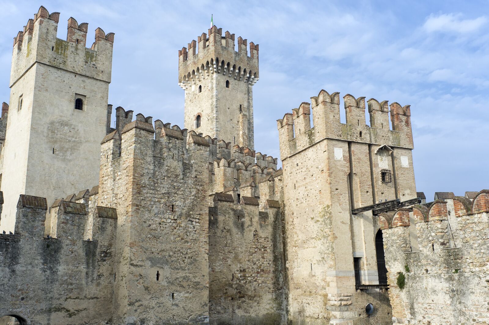Fujifilm FinePix X100 sample photo. Castle, sirmione, middle ages photography