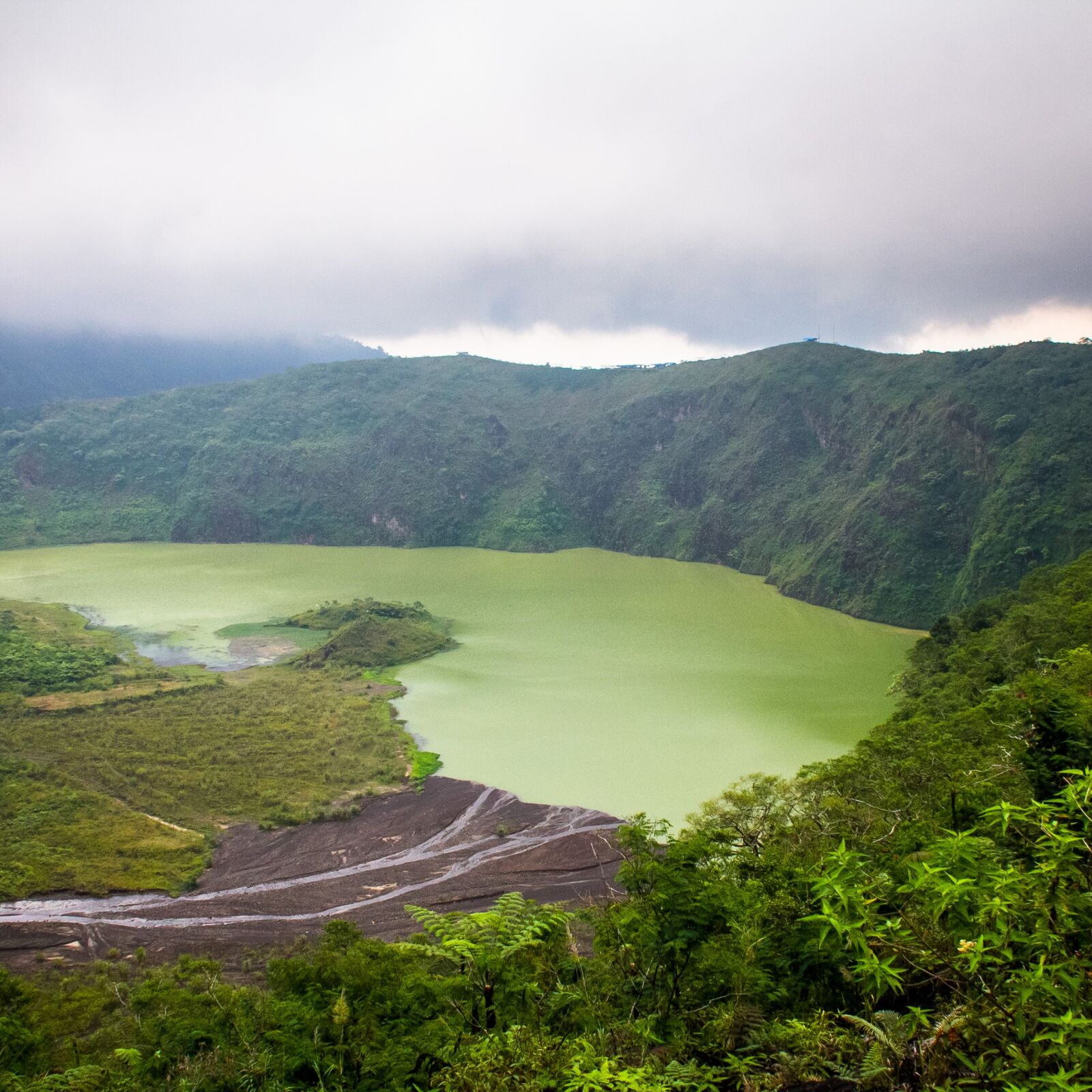 Canon EOS 60D sample photo. Green, lake, crater photography