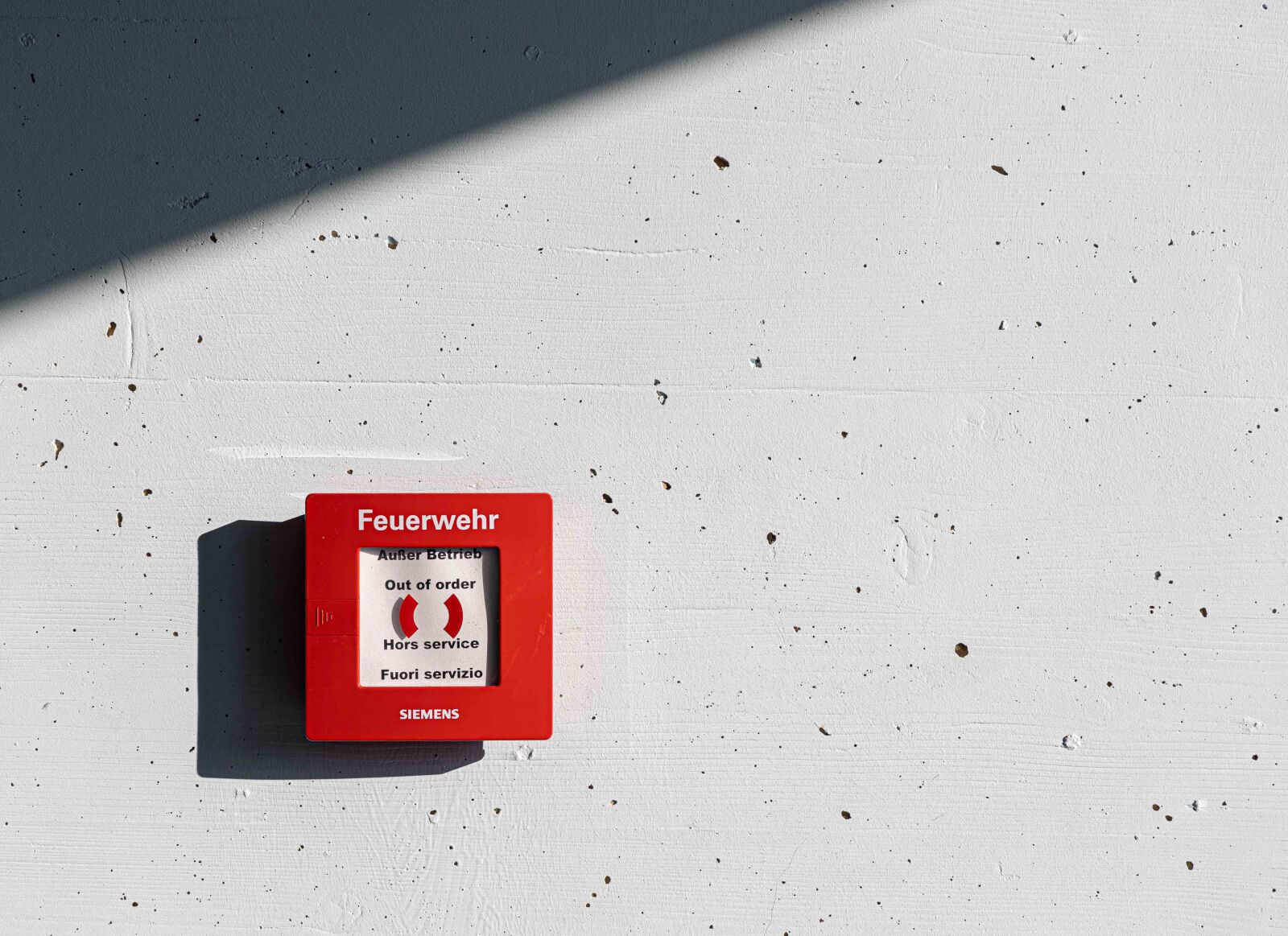 Canon RF 24-105mm F4L IS USM sample photo. Firefighter, alarm, button photography