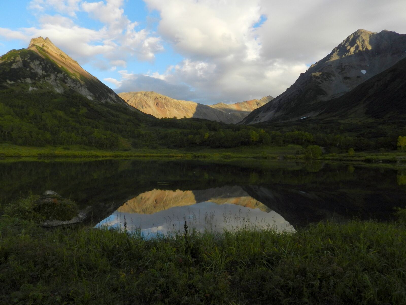 Nikon Coolpix P500 sample photo. Mountains, lake, forest photography