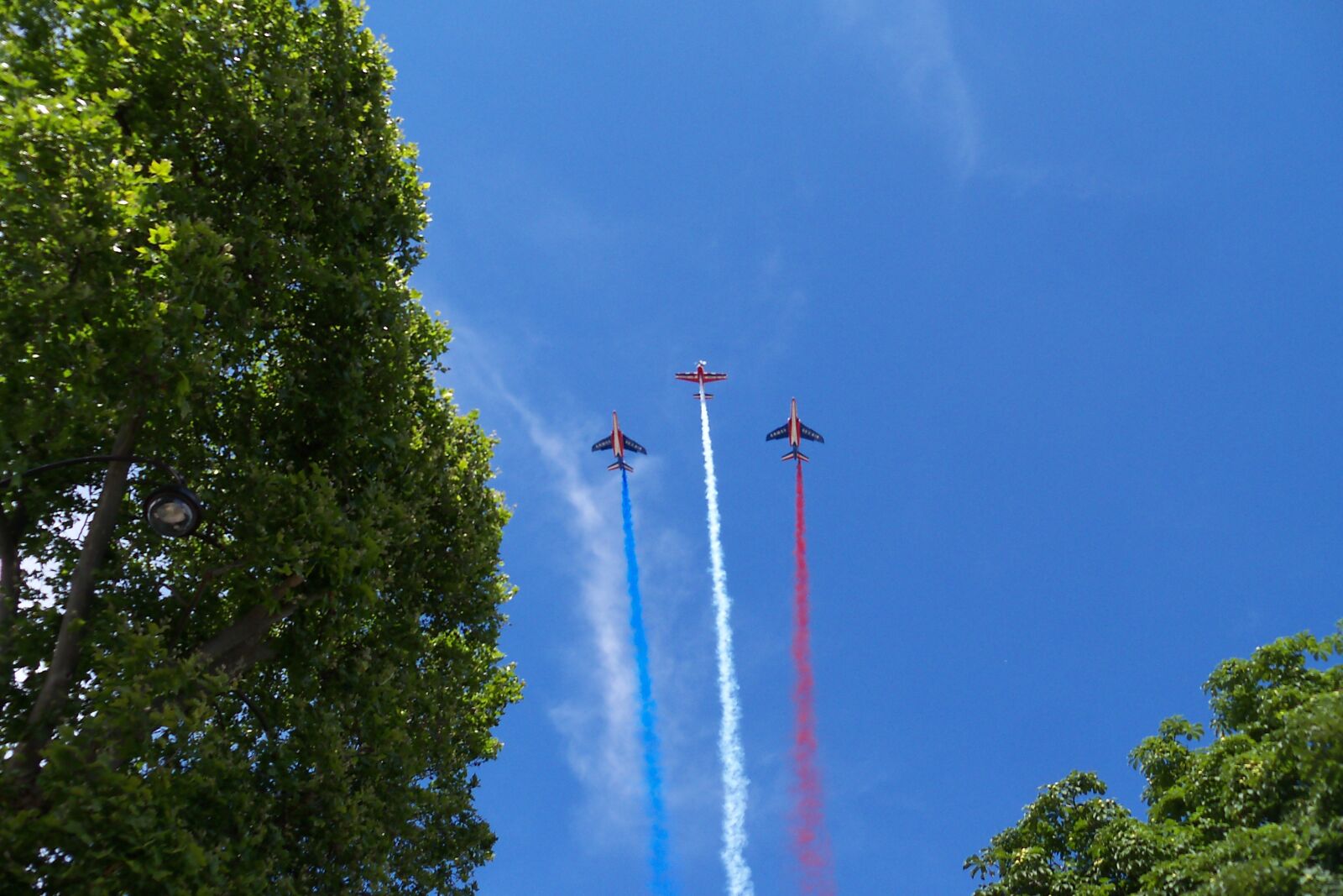Kodak EasyShare Z915 sample photo. The 14 juillet, july 14 1789, plane photography