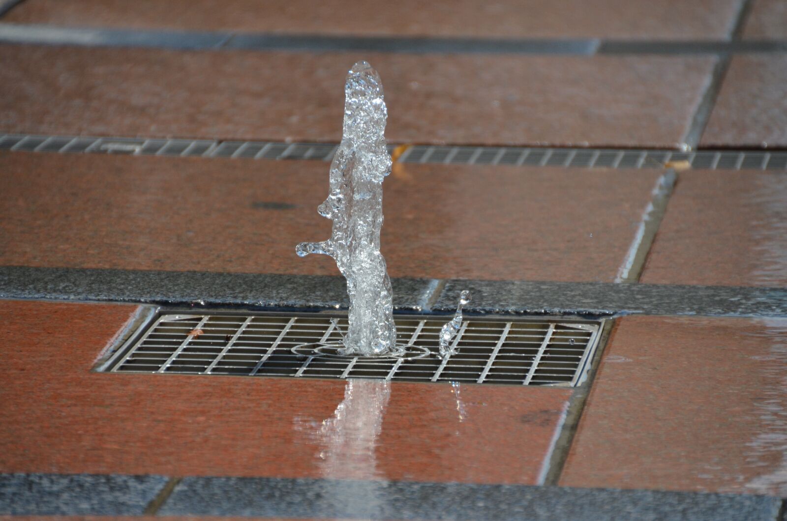 Nikon D5100 sample photo. Water, fountain, wet photography