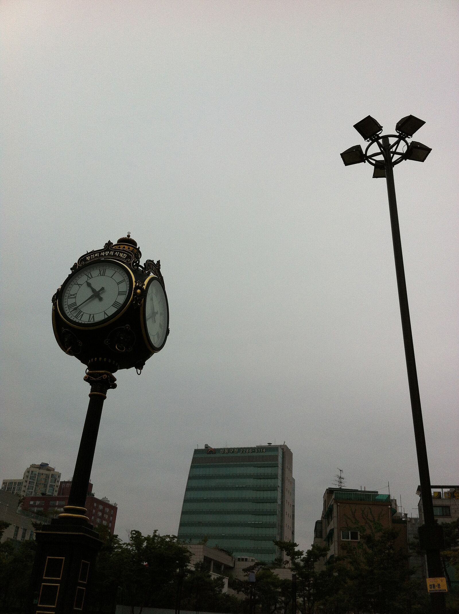 Apple iPhone 4 sample photo. Clock, top, city photography