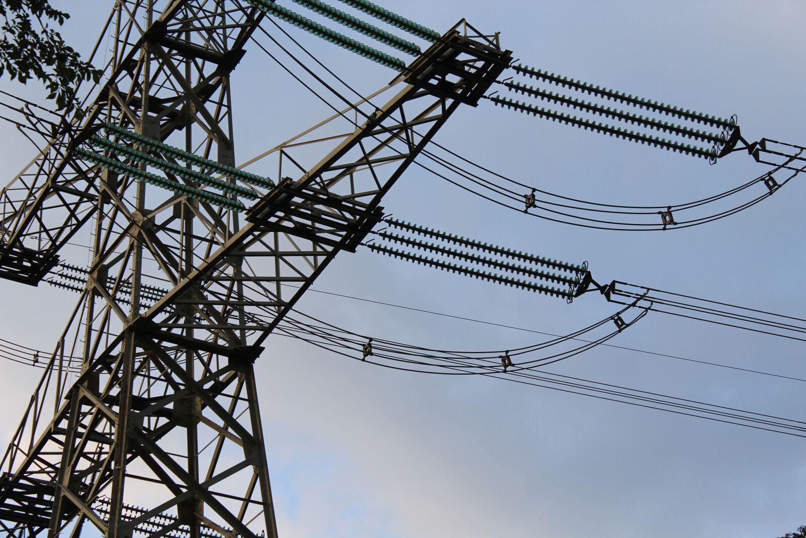 Canon EOS 1200D (EOS Rebel T5 / EOS Kiss X70 / EOS Hi) sample photo. Pylon, electricity, energy photography