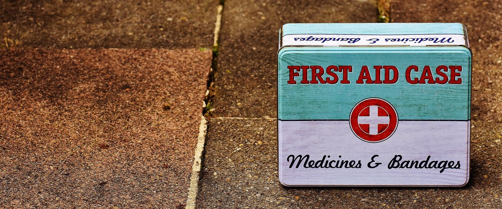 Nikon D7200 sample photo. First aid, box, tin photography