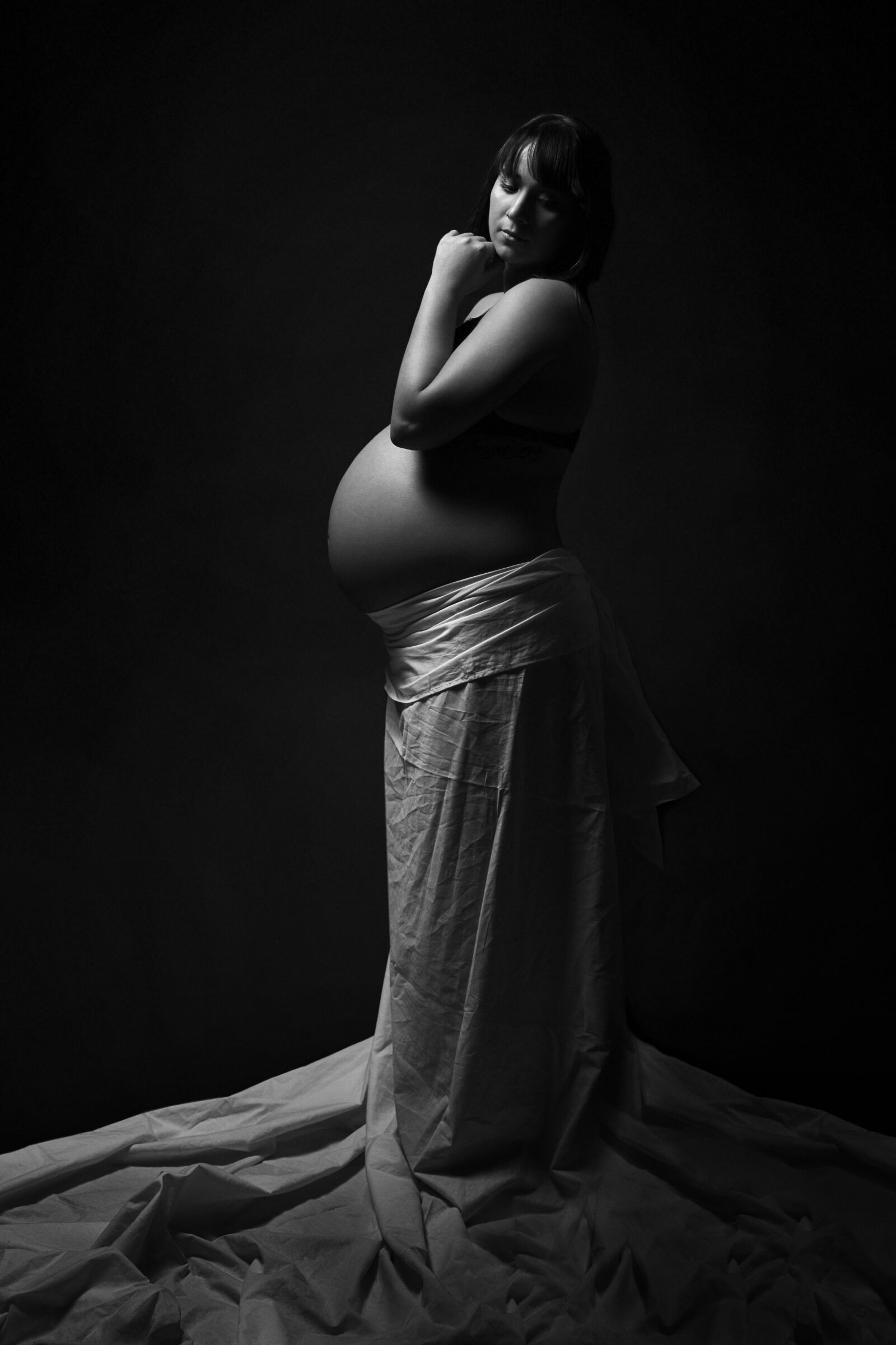 Canon EF 24-70mm F2.8L II USM sample photo. Pregnant, beauty, pregnancy photography