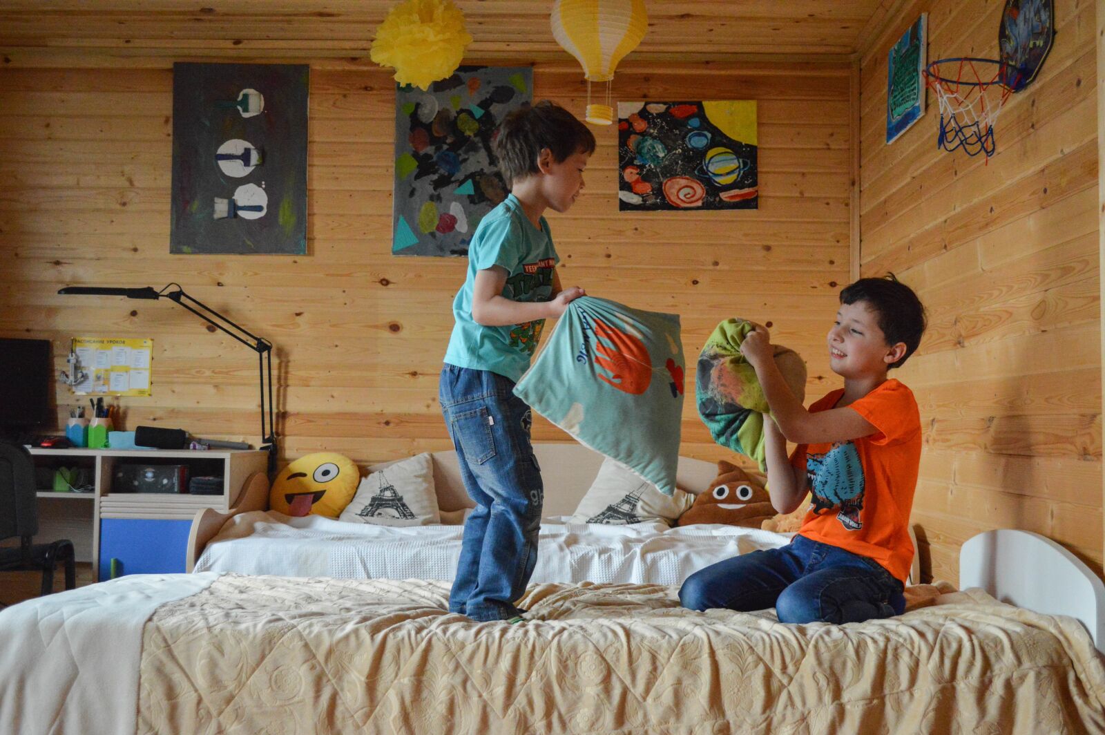 Nikon D3200 sample photo. Kids, games, pillow fight photography