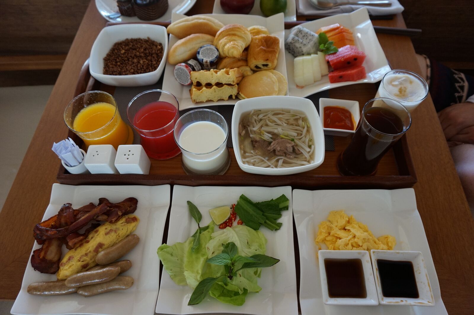 Sony Alpha a5000 (ILCE 5000) sample photo. Room service, resort, breakfast photography