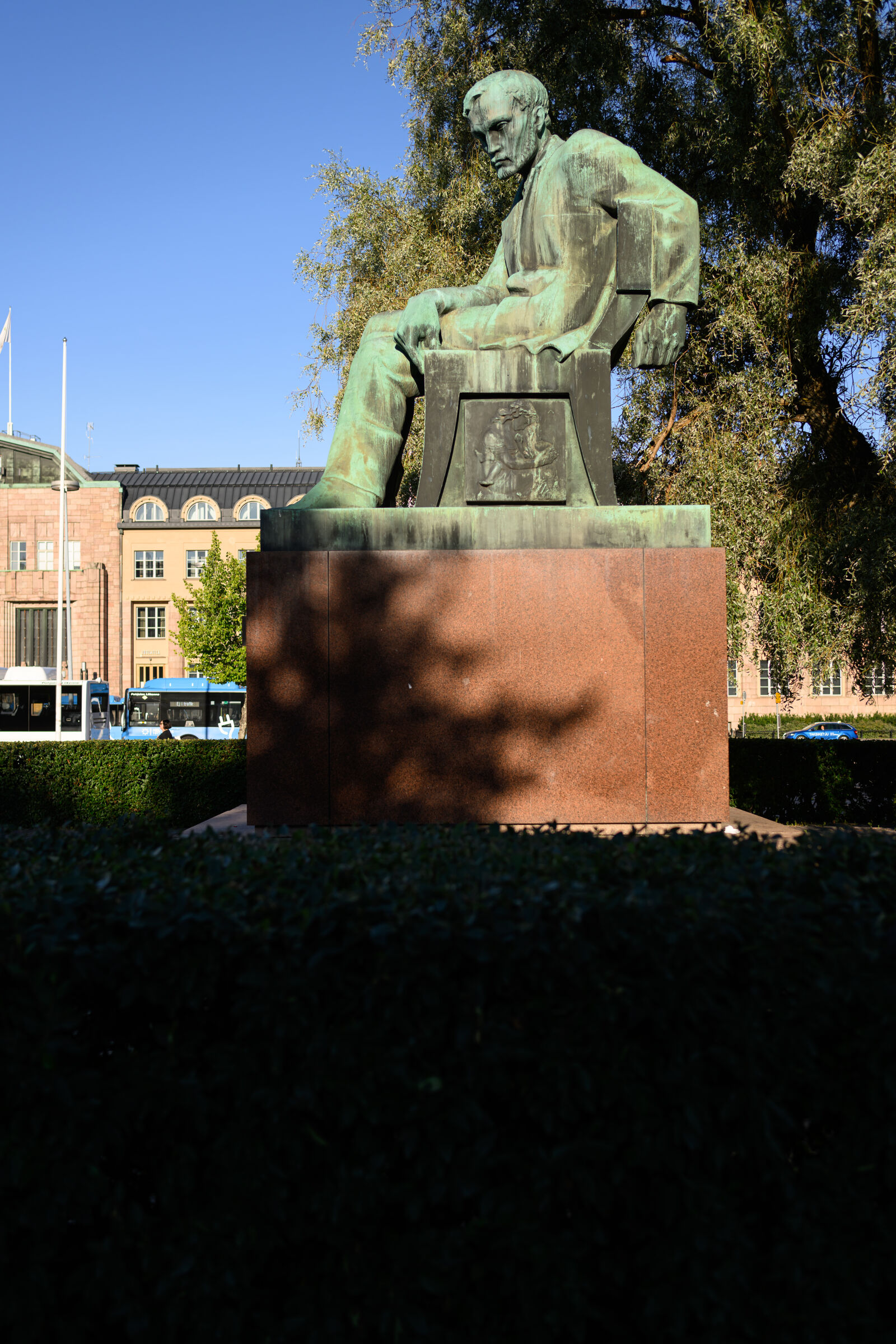 Nikon Nikkor Z 35mm F1.4 sample photo. Shadow statue photography