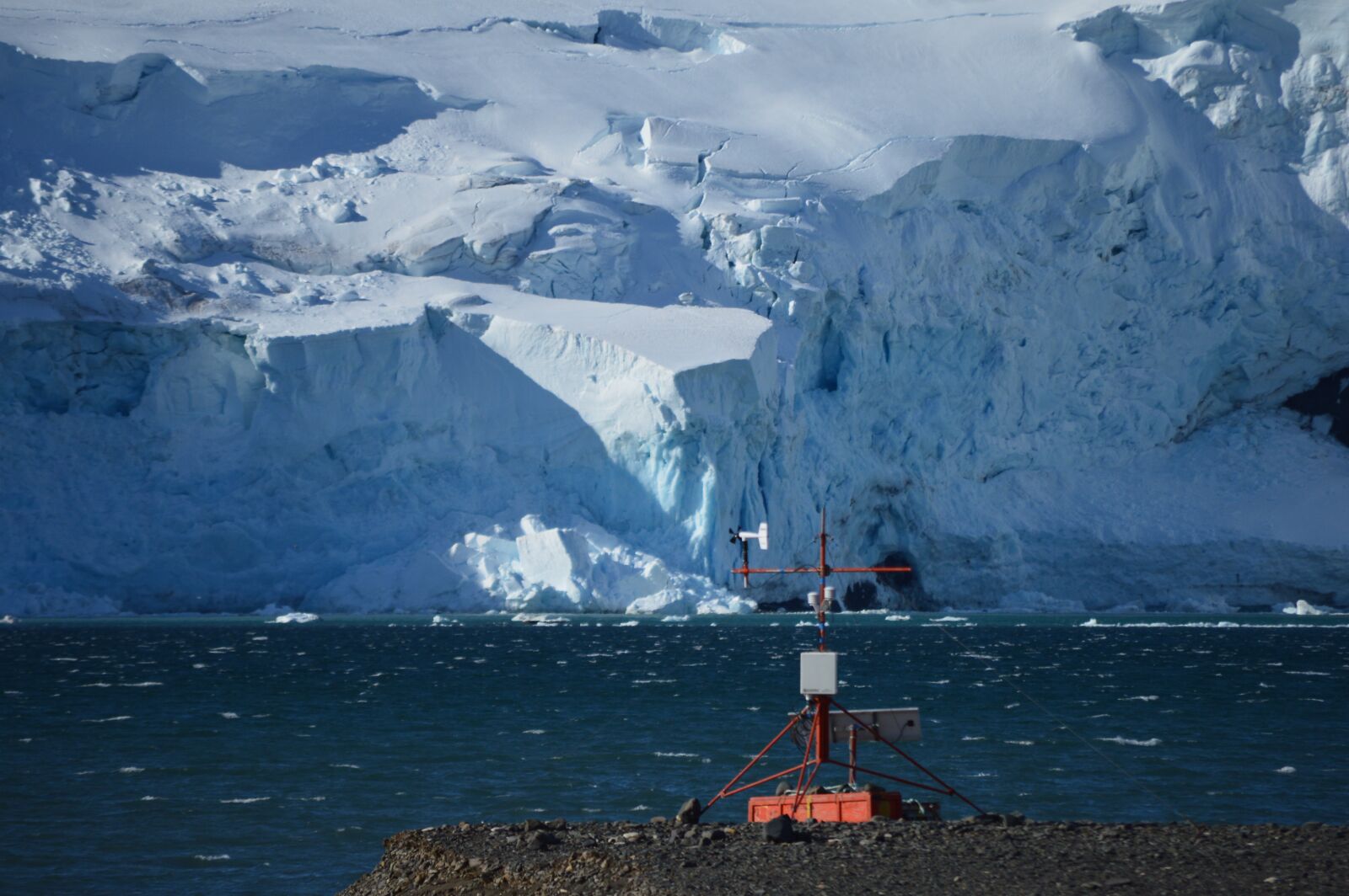 Nikon D3200 sample photo. Landscape, weather station, antarctica photography