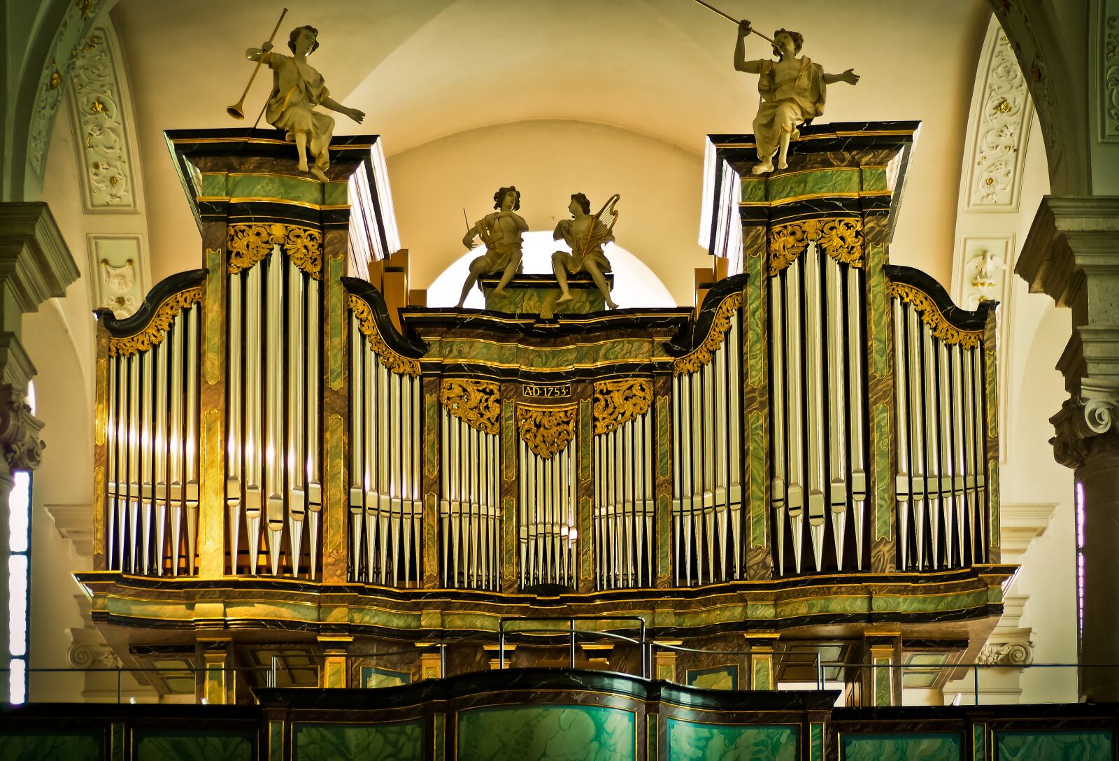 Olympus OM-D E-M10 sample photo. Organ, church, music photography