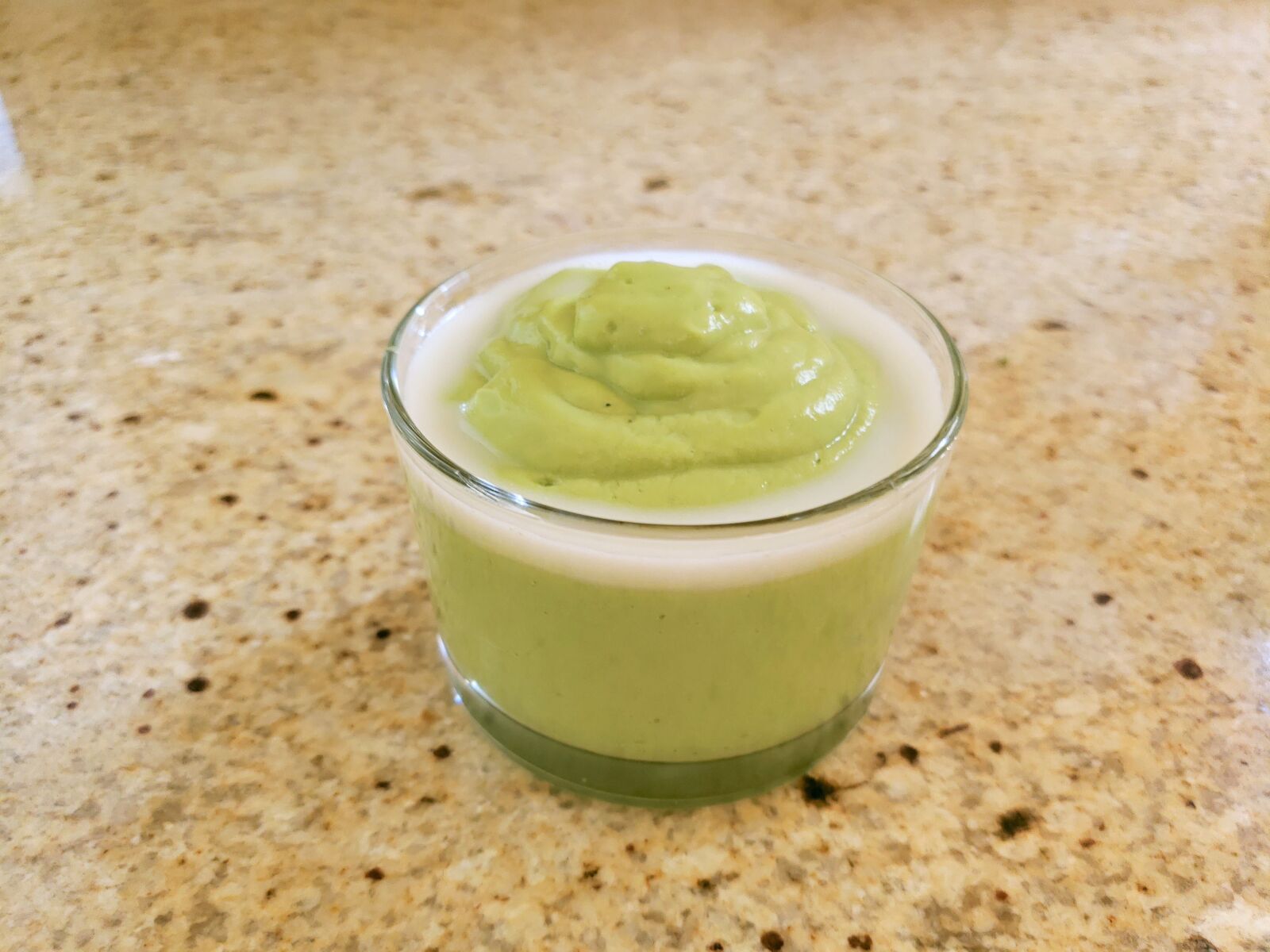 Samsung Galaxy Note9 sample photo. Matcha smoothie, granite, glass photography