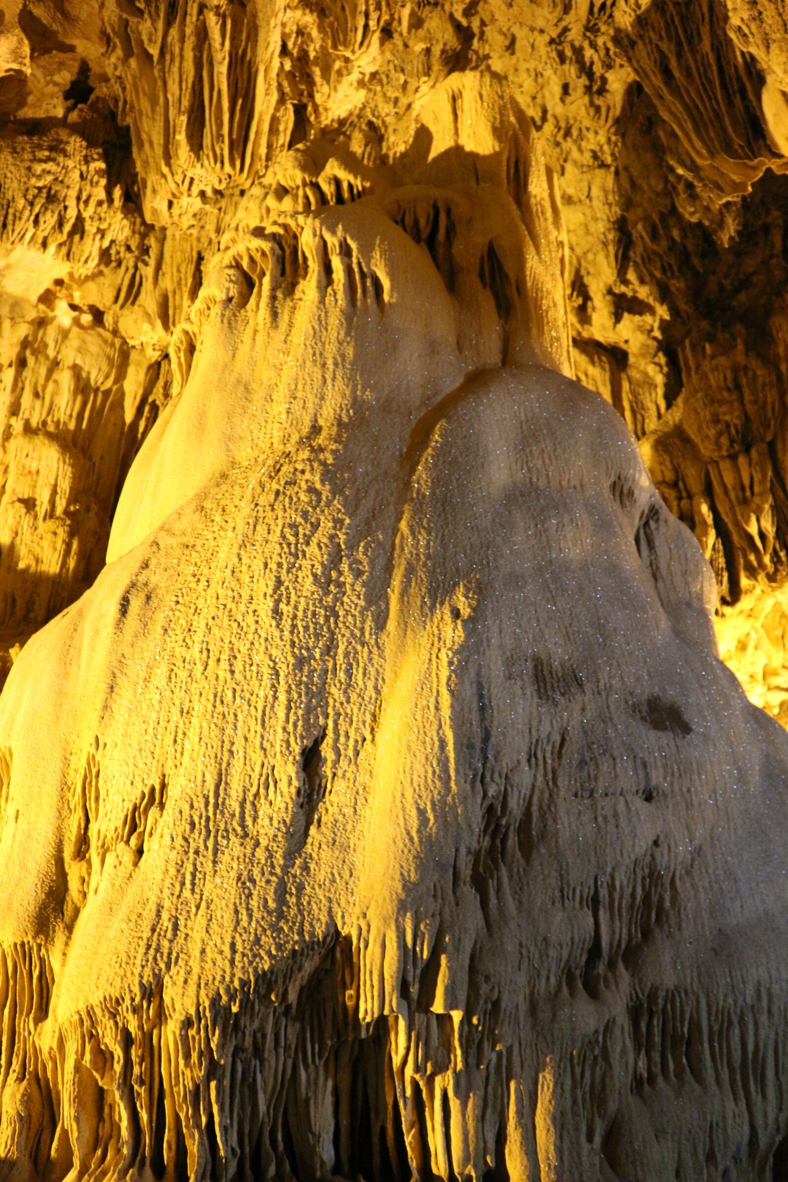 Canon EOS 700D (EOS Rebel T5i / EOS Kiss X7i) sample photo. Action, hang, cave photography