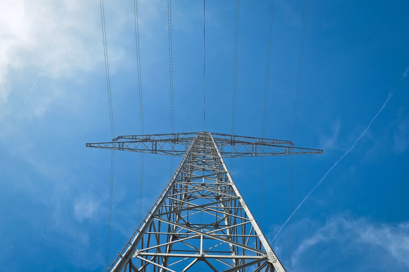 Olympus OM-D E-M10 sample photo. Current, strommast, power line photography