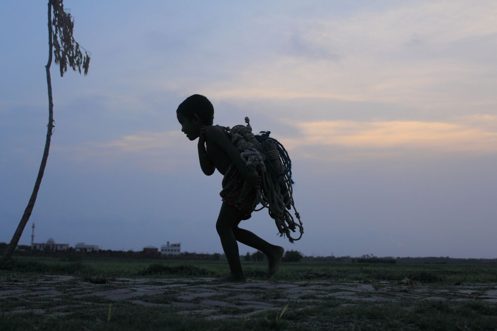 Canon EF-S 18-55mm F3.5-5.6 IS sample photo. Bangladesh, boy, at, sunset photography