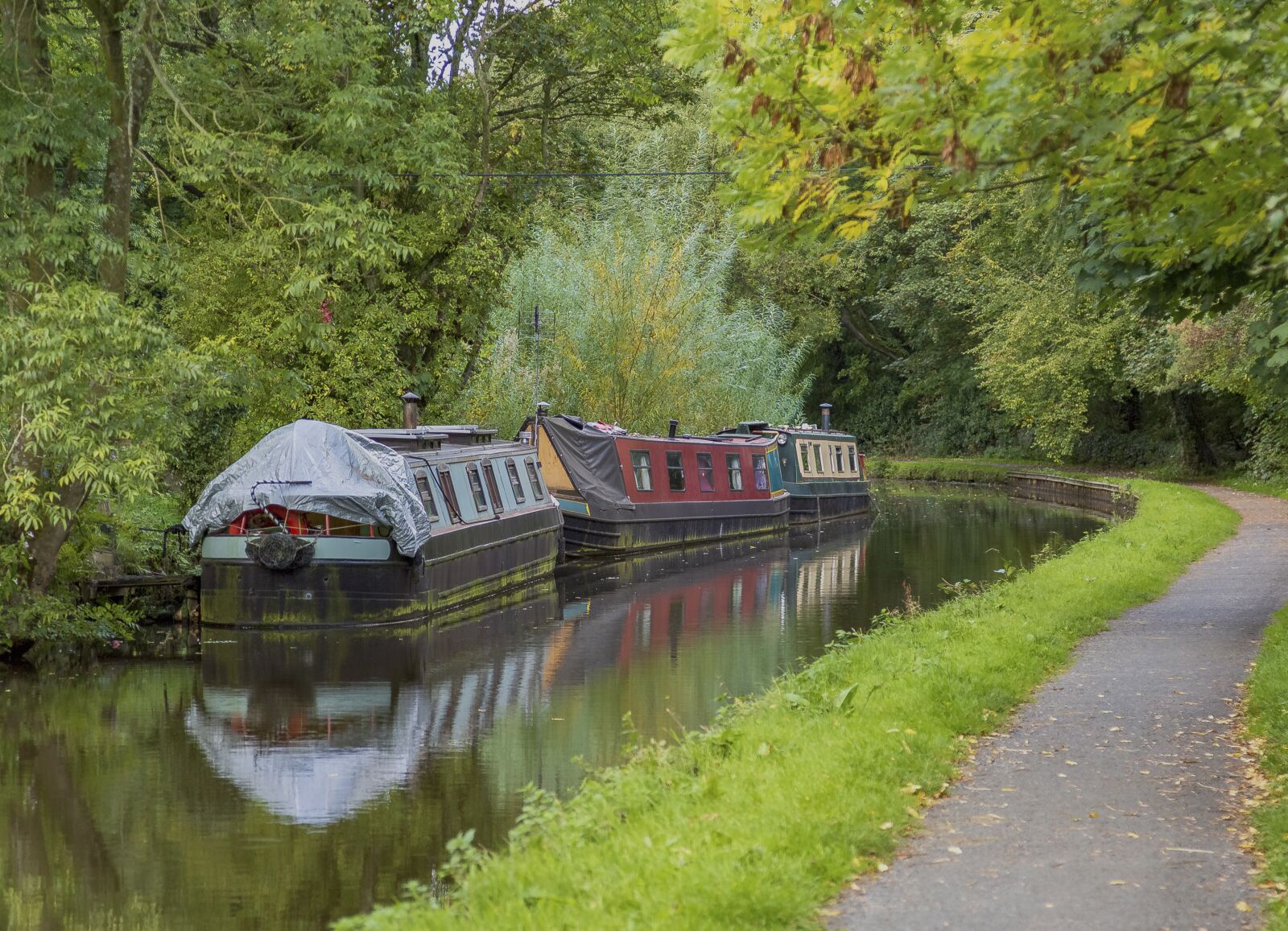 Canon EOS 5D Mark III sample photo. Canal, boat, water photography