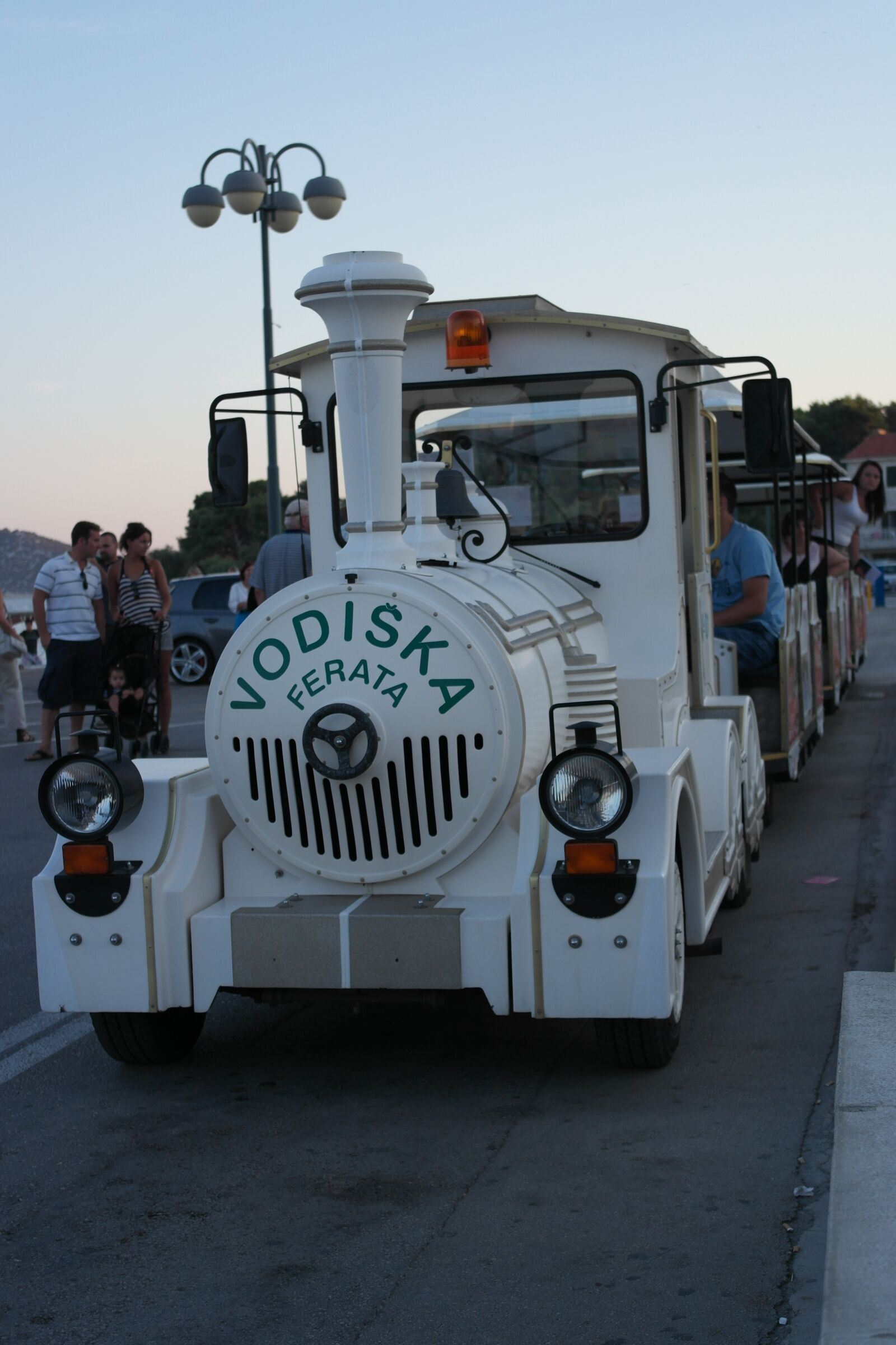 Samsung NX1000 sample photo. Train, trip, croatia photography