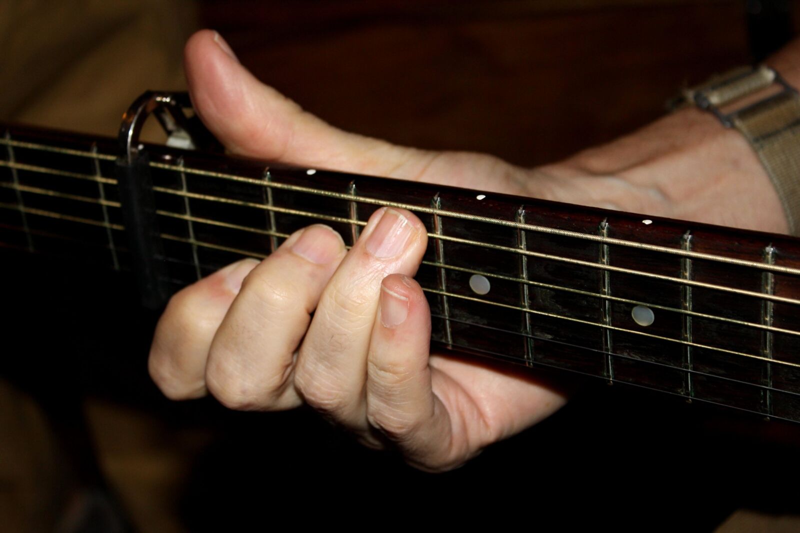 f/3.5-5.6 IS sample photo. Hand, chord, guitar photography