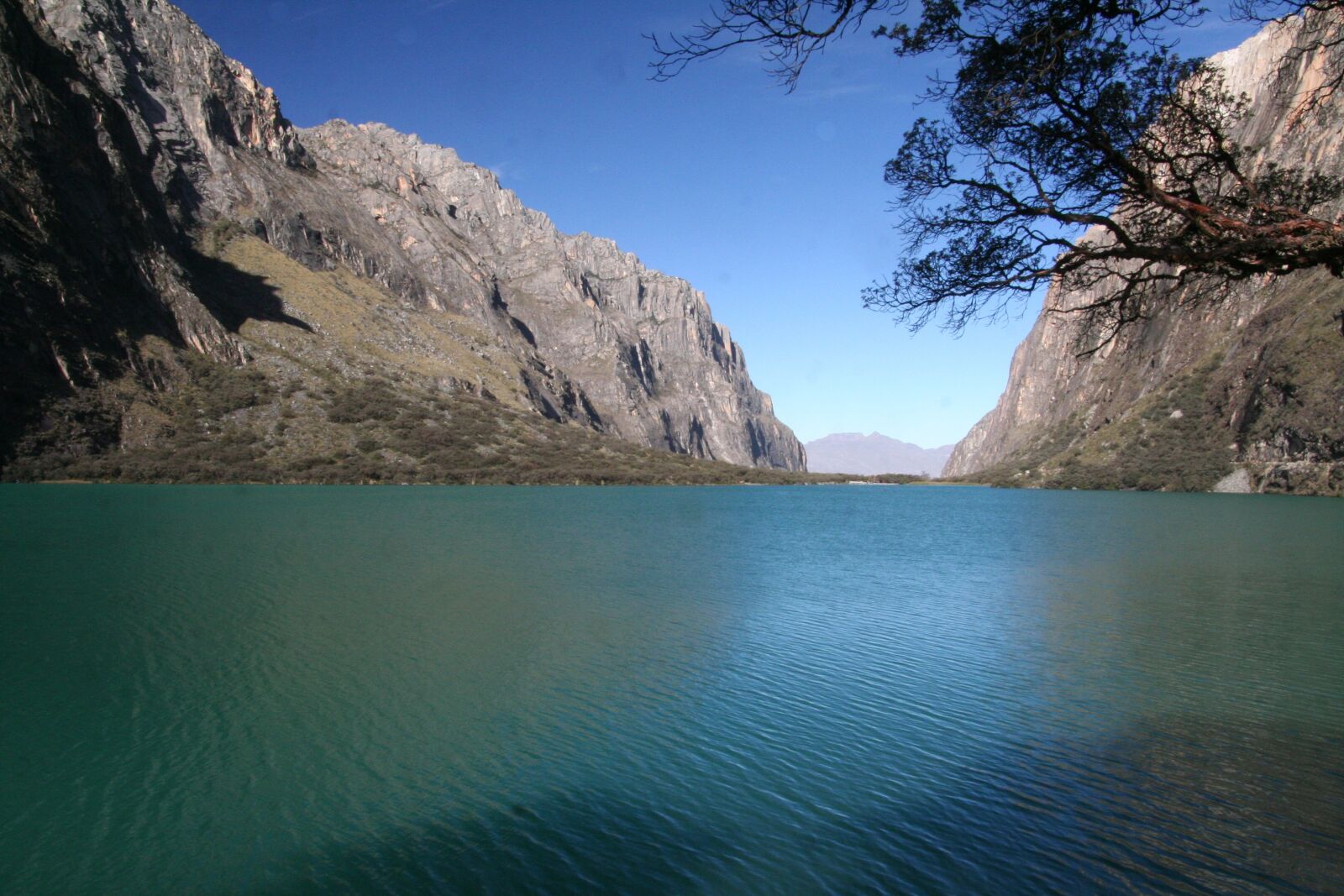 Canon EOS 350D (EOS Digital Rebel XT / EOS Kiss Digital N) sample photo. Bergsee, peru, nature photography