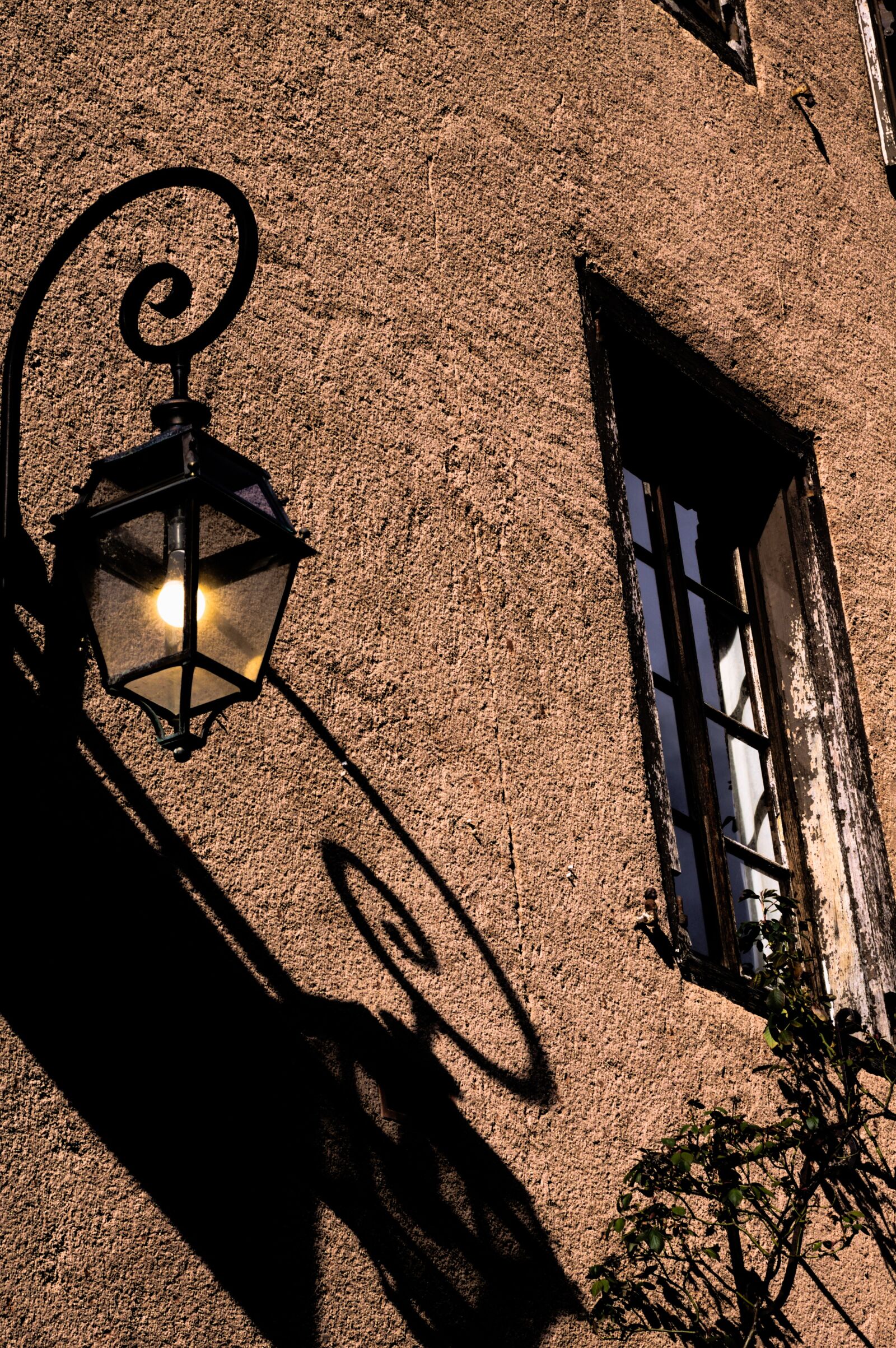 Canon EOS 1100D (EOS Rebel T3 / EOS Kiss X50) sample photo. Architecture, lantern, window photography