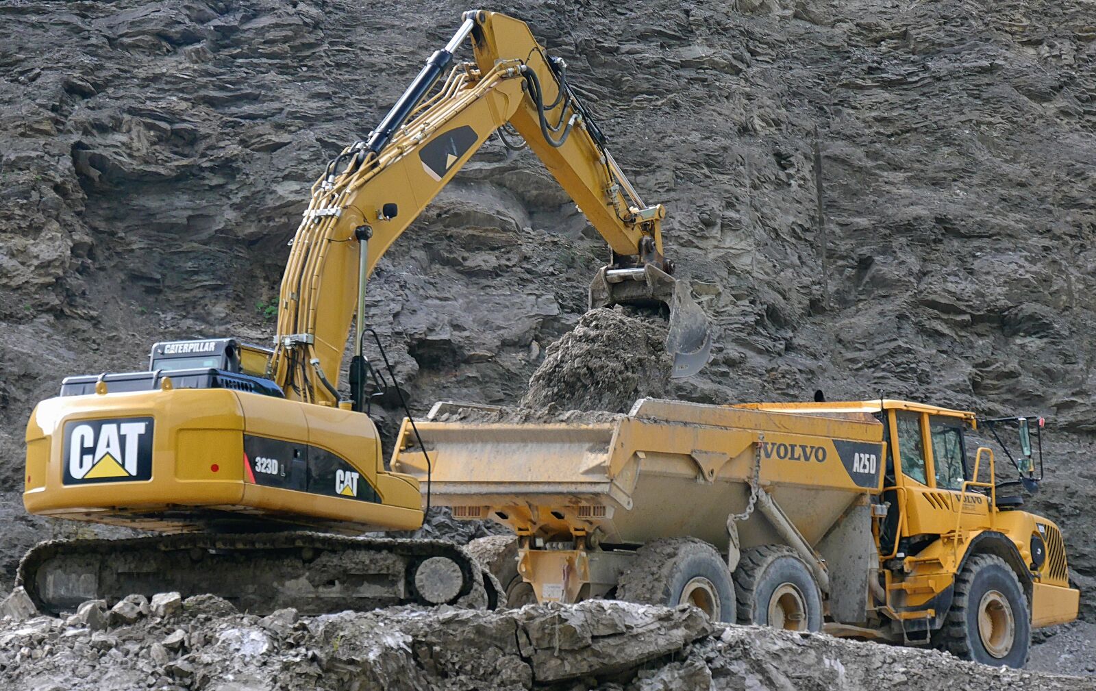Panasonic Lumix DMC-G6 sample photo. Excavators, truck, auto photography