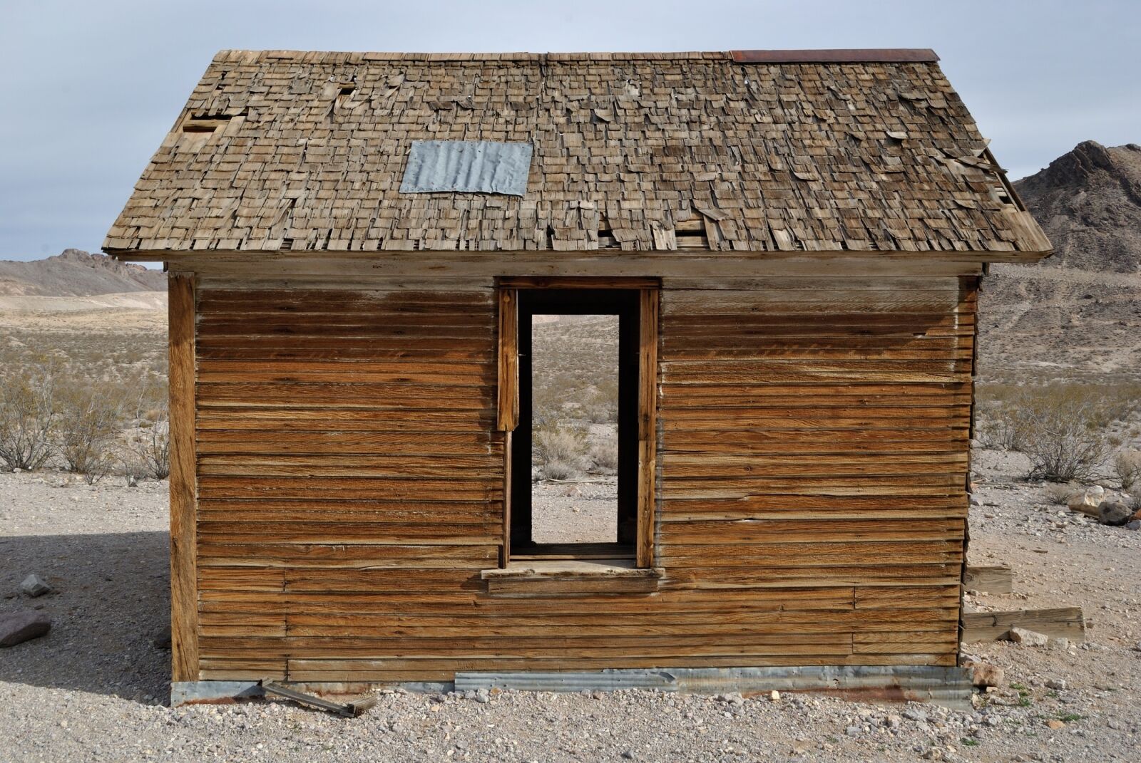 Nikon D3000 sample photo. Wooden shack, building, old photography