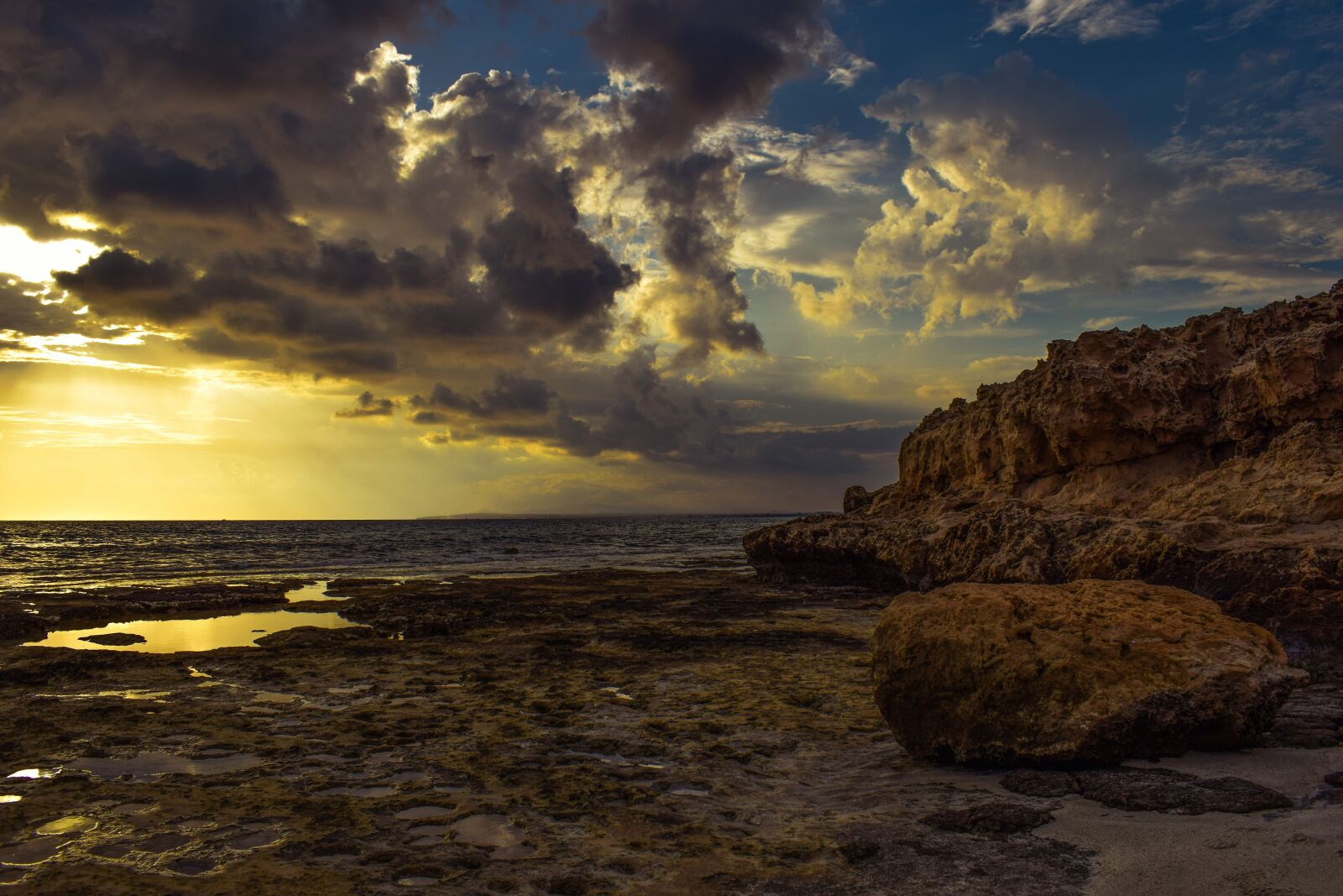 Nikon D3300 sample photo. Sea, sky, clouds photography