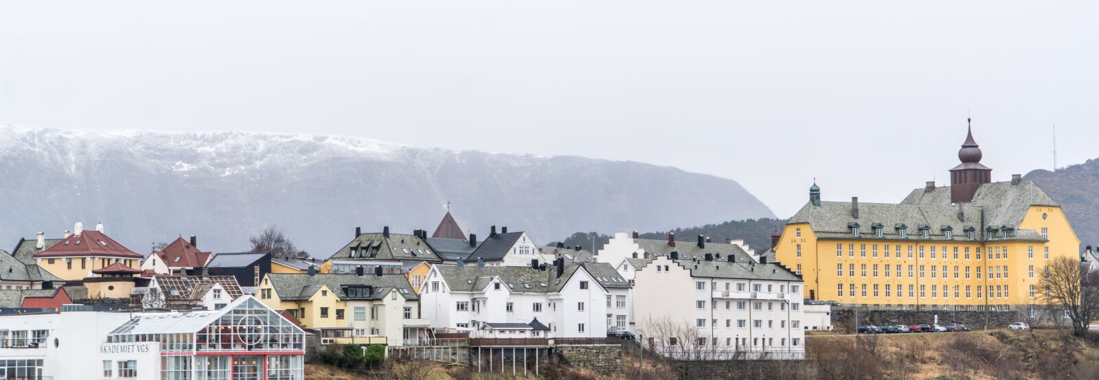 Sony a7R II + Sony FE 24-240mm F3.5-6.3 OSS sample photo. Norway coast, alesund, mountains photography