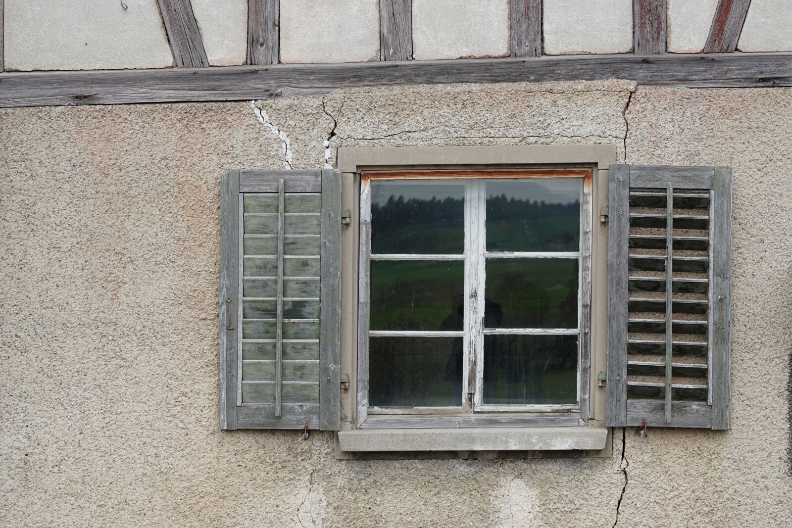 Sony ILCA-77M2 sample photo. Window shield, house, architecture photography