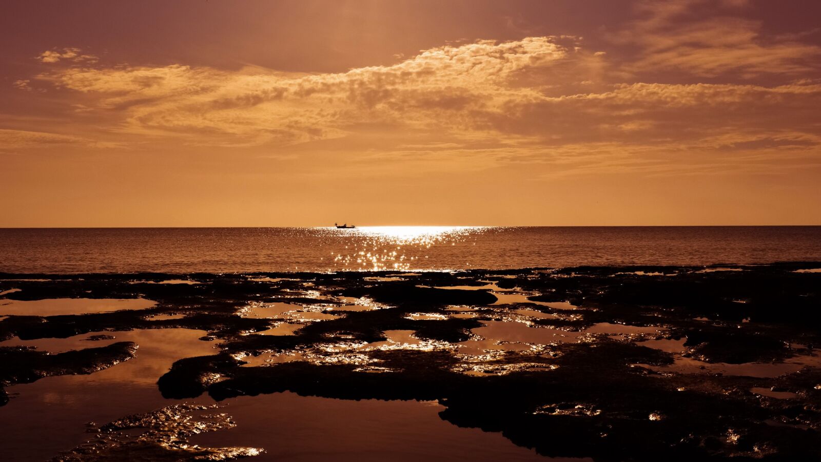 Nikon D3300 sample photo. Sunset, water, dusk photography