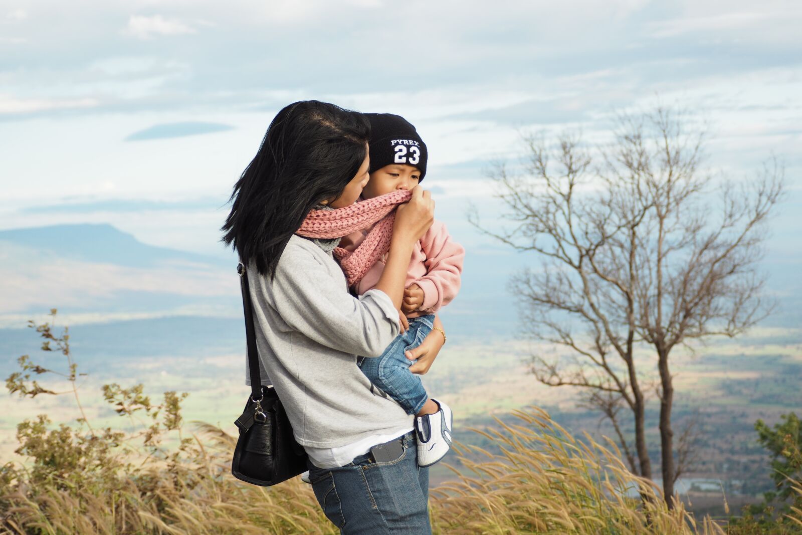 Olympus PEN E-PL7 sample photo. Mother, boy, son photography