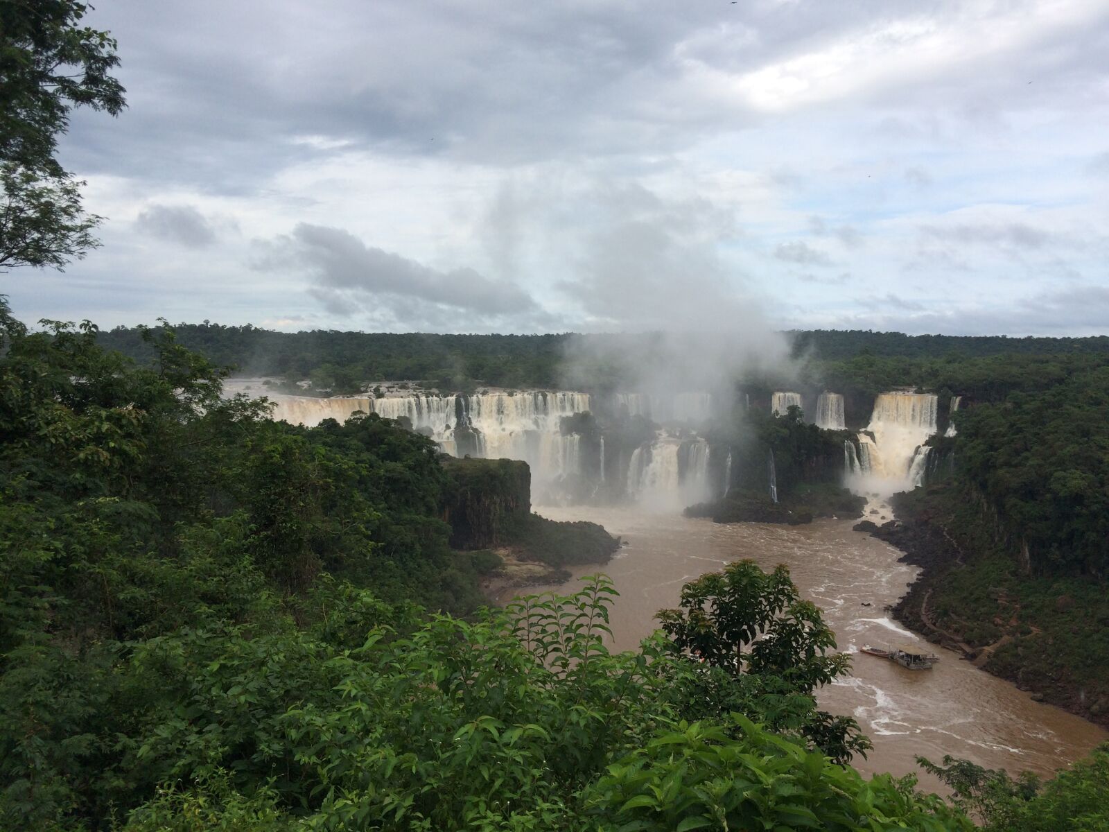 iPhone 5s back camera 4.15mm f/2.2 sample photo. Iguazu, waterfall, brazil photography