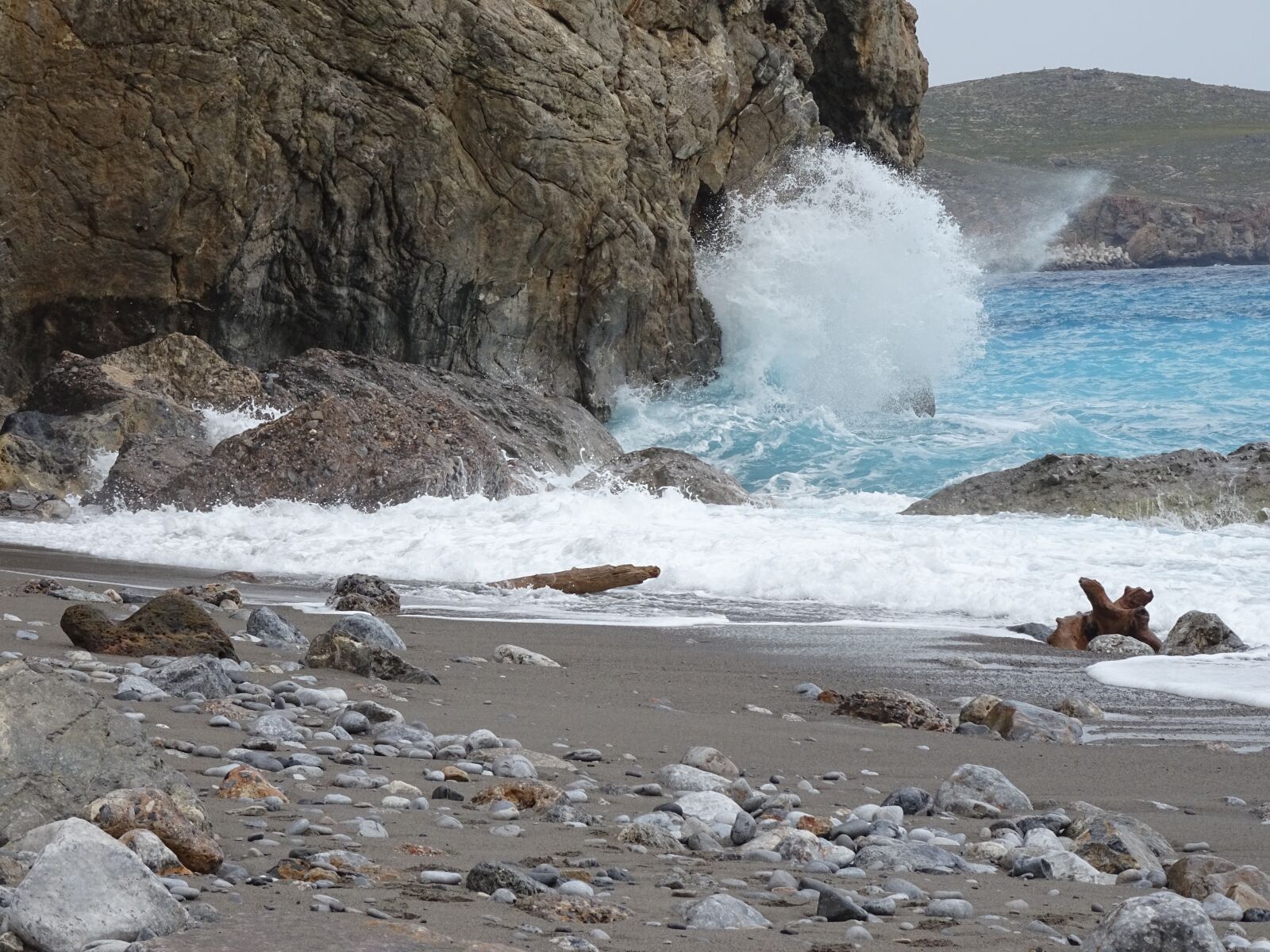 Sony DSC-HX60 sample photo. Crete, beach, wave photography