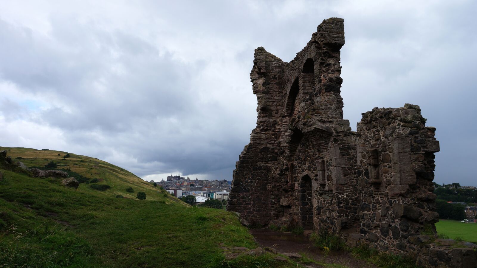 E 18-50mm F4-5.6 sample photo. Ruins, edinburgh, scotland photography