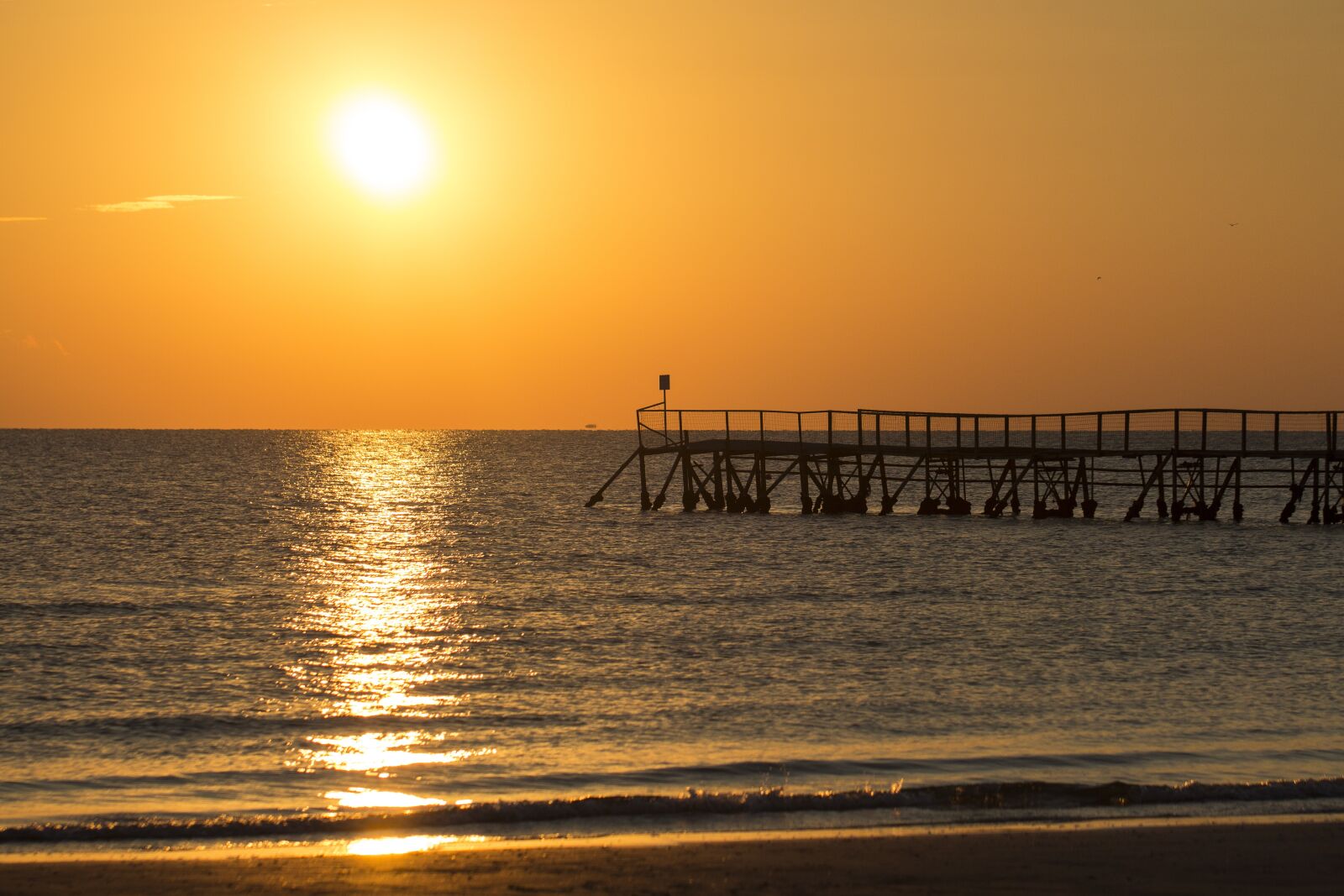 Canon EOS 650D (EOS Rebel T4i / EOS Kiss X6i) sample photo. Beach, sunrise, sea photography