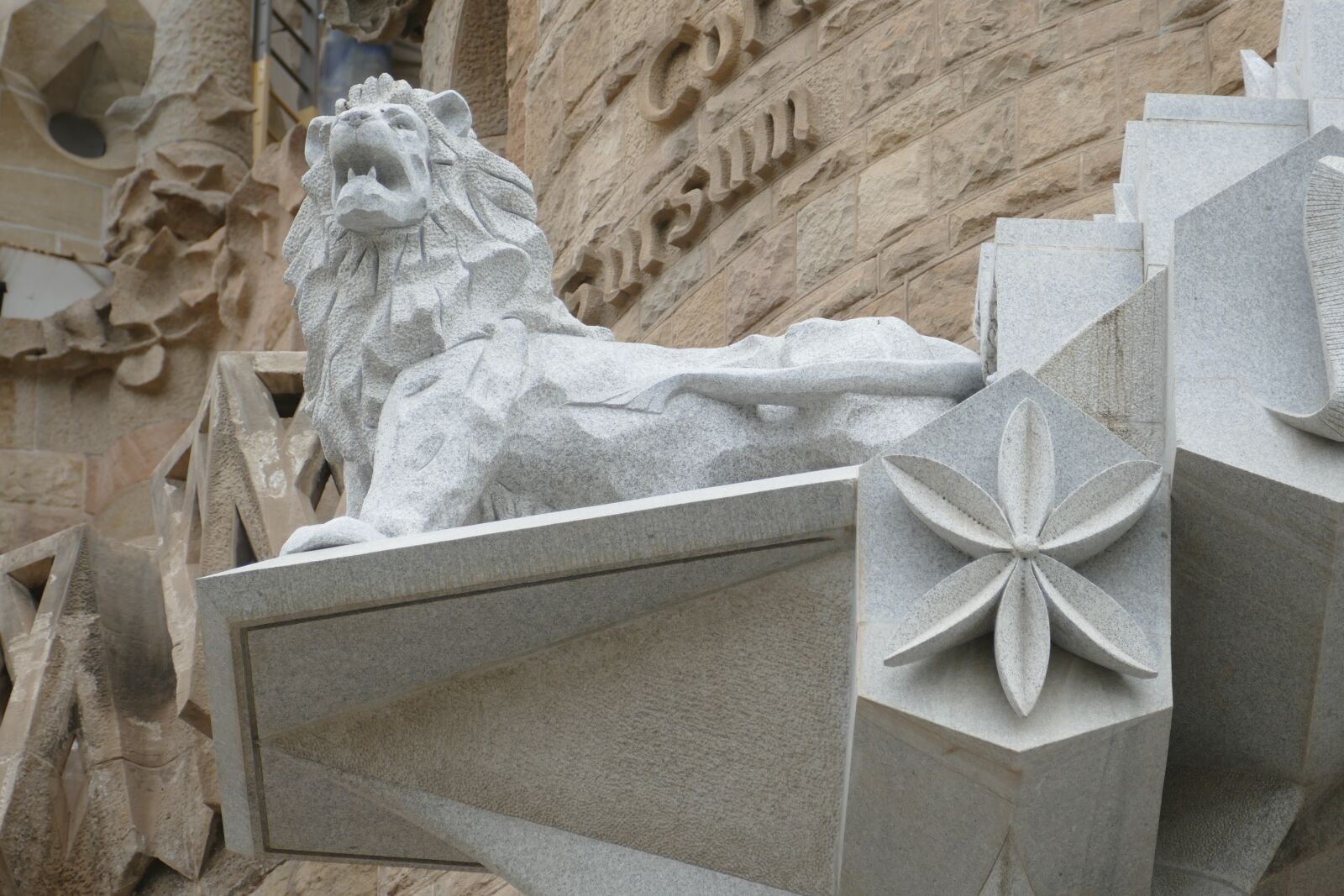 Panasonic Lumix DMC-FZ1000 sample photo. Barcelona, spain, church photography