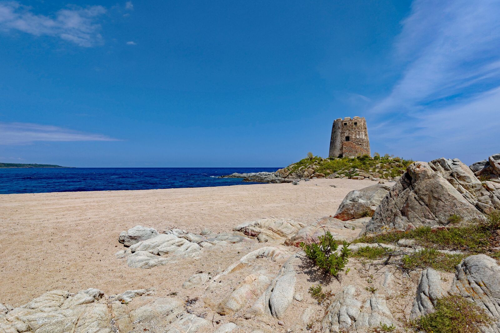 Super-Vario-Elmar-TL  1:3.5-4.5 / 11-23 ASPH. sample photo. Sardinia, beach, torre di photography